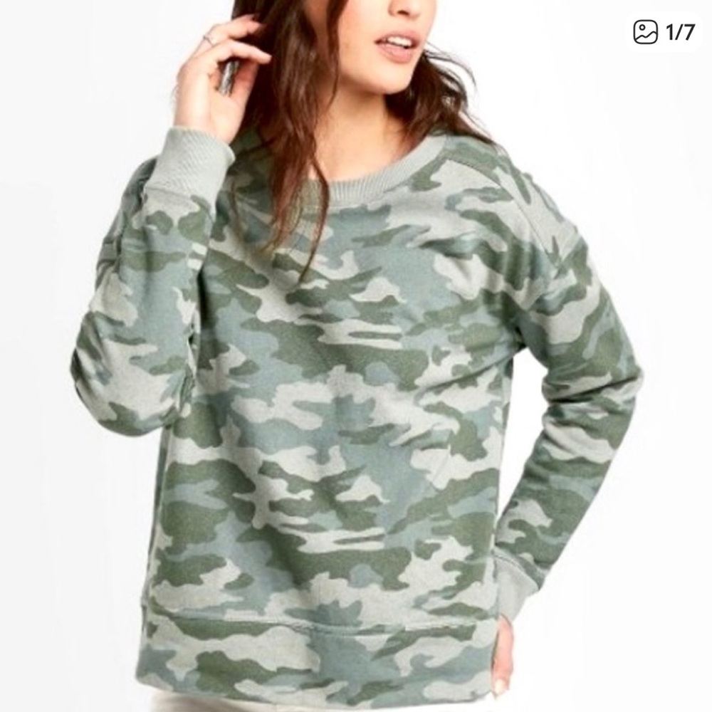 Universal Thread Camo Crew Neck Sweatshirt.